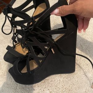 Black shoes wedge